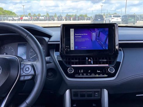 Used 2024 Toyota Corolla Cross AWD Hybrid image 7