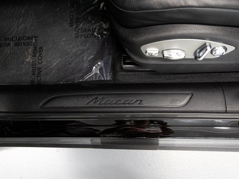Used 2025 Porsche Macan AWD/4WD image 26