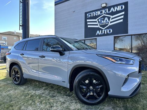 Used 2024 Toyota Highlander XLE image 1