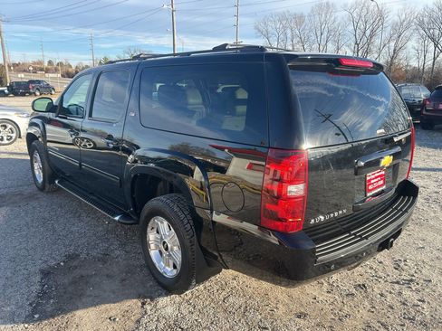 Used 2014 Chevrolet Suburban LT image 5