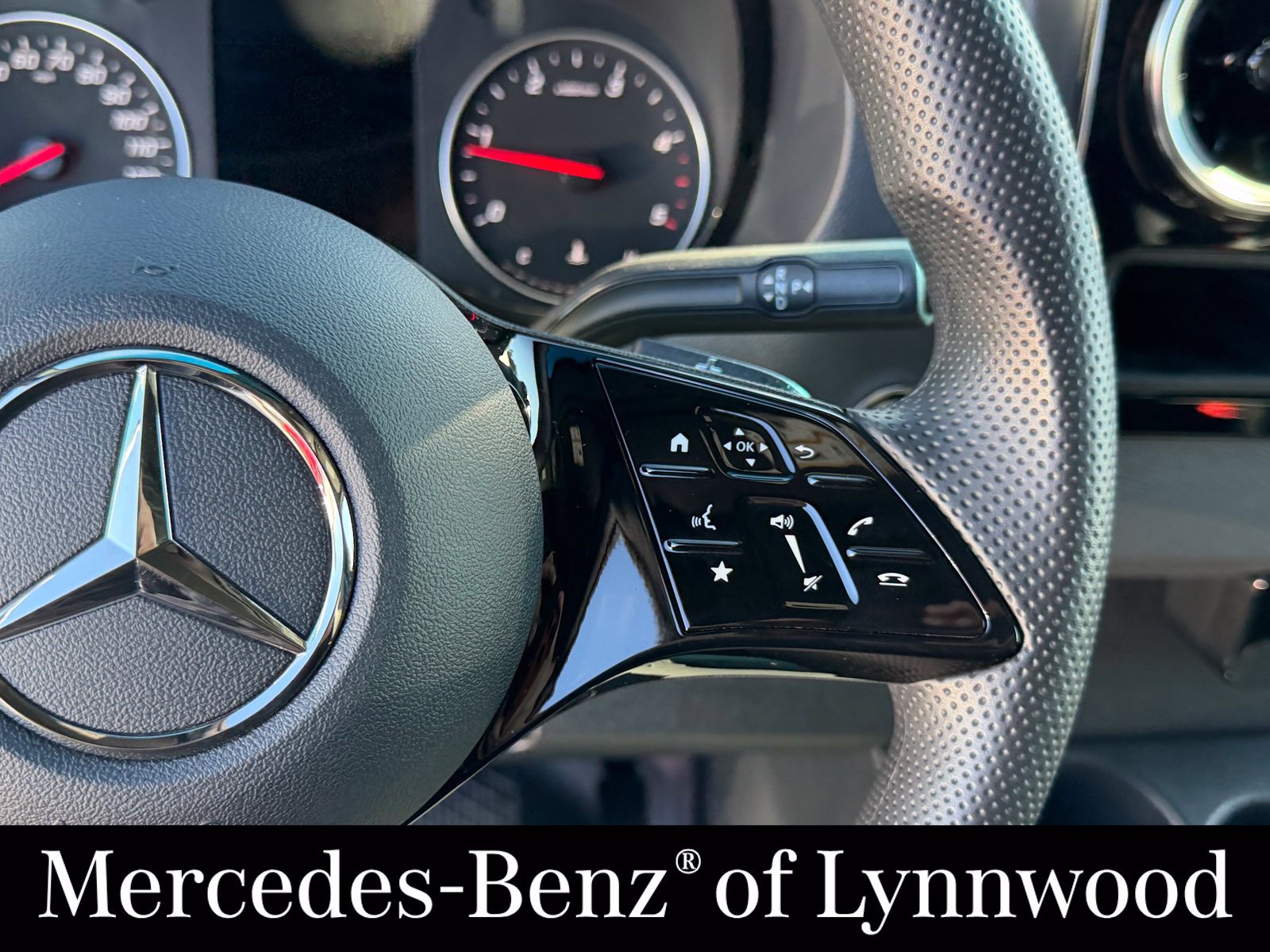Used 2025 Mercedes-Benz Sprinter 2500 image 25