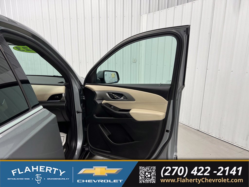 Used 2023 Chevrolet Traverse LS w/ Safety Package AWD/4WD image 14