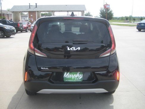Used 2023 Kia Soul LX w/ LX Technology Package FWD image 4