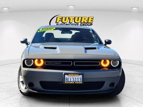 Used 2019 Dodge Challenger SXT RWD image 2