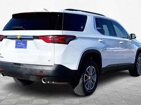 Used 2023 Chevrolet Traverse LT image 2