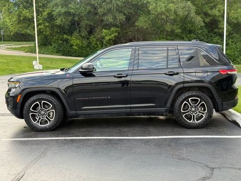 Used 2022 Jeep Grand Cherokee Trailhawk w/ Luxury Tech Group III AWD/4WD image 4
