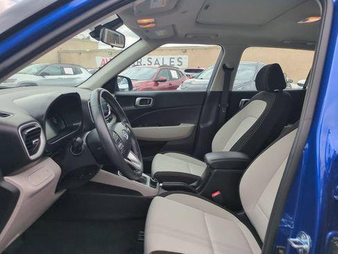Used 2025 Hyundai Venue SEL FWD image 23