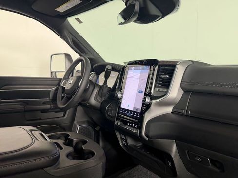 Used 2026 RAM 2500 Laramie AWD/4WD image 32