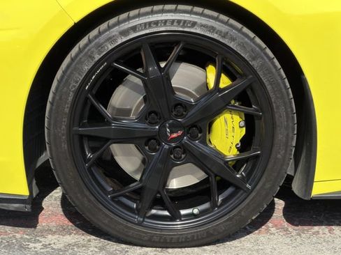 Used 2021 Chevrolet Corvette Stingray Coupe w/ Z51 Performance Package RWD image 10