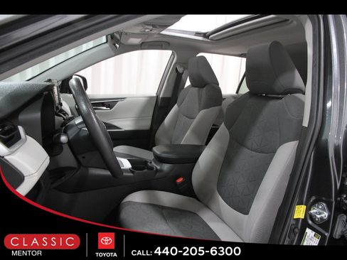 Used 2021 Toyota RAV4 XLE w/ Convenience Package AWD/4WD image 5