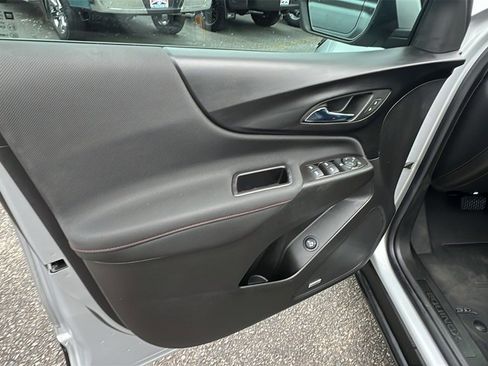Used 2022 Chevrolet Equinox RS w/ RS Leather Package image 11