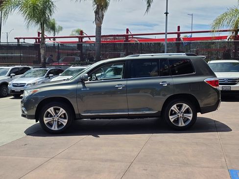 Used 2012 Toyota Highlander Limited w/ Tow Pkg FWD image 6