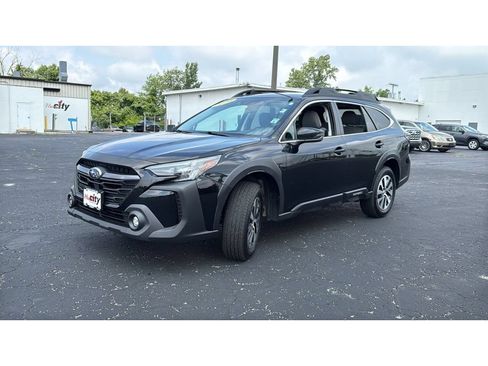 Used 2024 Subaru Outback Premium AWD/4WD image 3