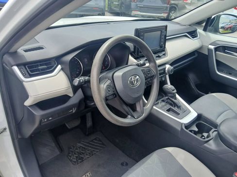 Used 2020 Toyota RAV4 XLE w/ Convenience Package FWD image 7