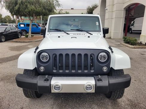 Certified 2017 Jeep Wrangler Unlimited Sahara w/ Connectivity Group image 18