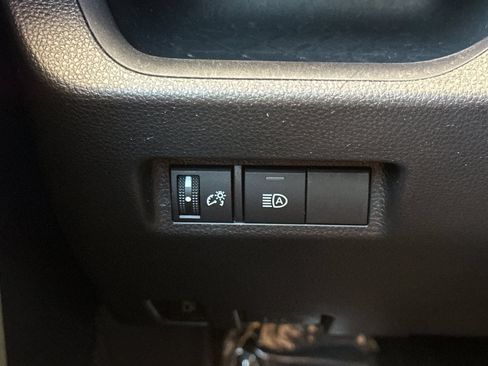 Used 2025 Toyota RAV4 XLE AWD/4WD image 31