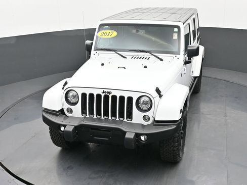 Used 2017 Jeep Wrangler Unlimited Sahara image 38