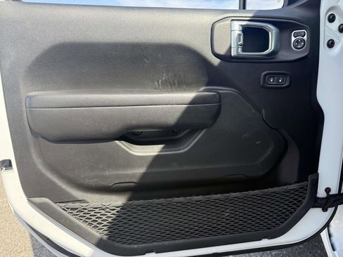 Used 2023 Jeep Gladiator Sport image 12