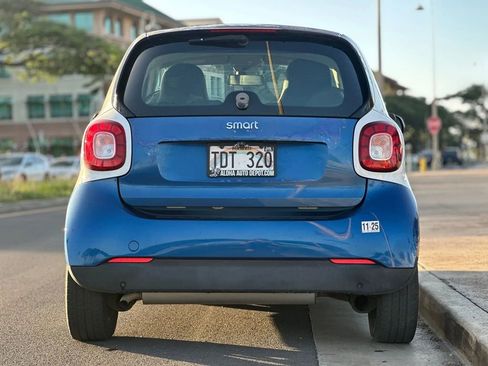 Used 2017 smart fortwo passion image 4