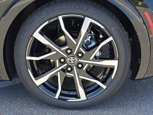 New 2025 Toyota Prius Plug-In Hybrid image 5