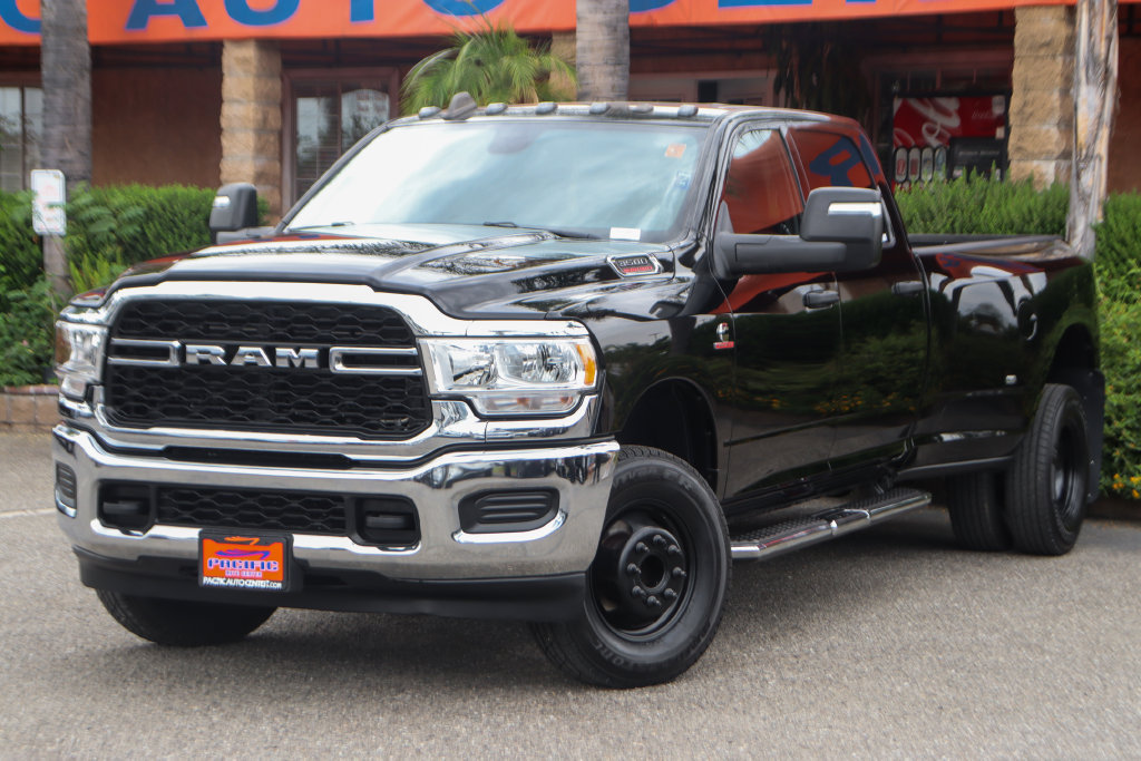 Used 2024 RAM 3500 Tradesman w/ Chrome Appearance Group AWD/4WD image 4