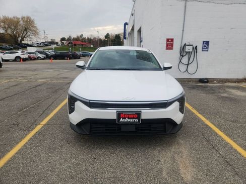 New 2025 Kia K4 LXS image 2