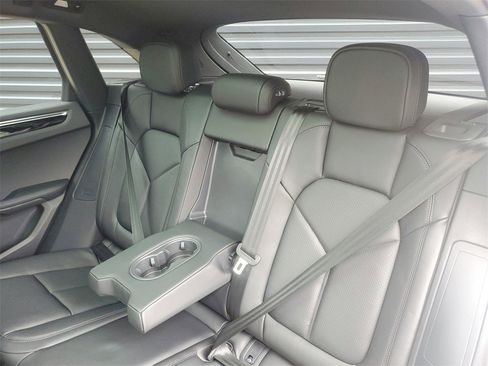 Used 2025 Porsche Macan image 16