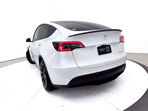 Used 2022 Tesla Model Y Performance AWD/4WD image 8