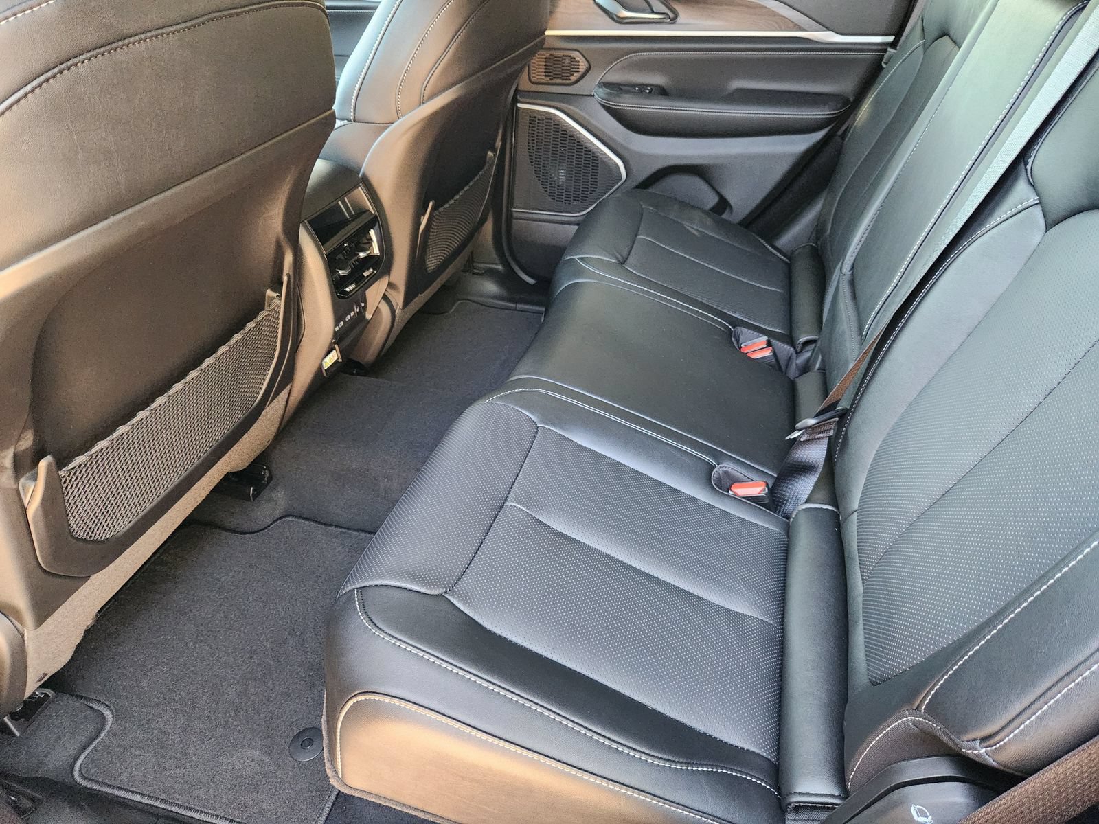 New 2027 Jeep Grand Cherokee Limited AWD/4WD image 39