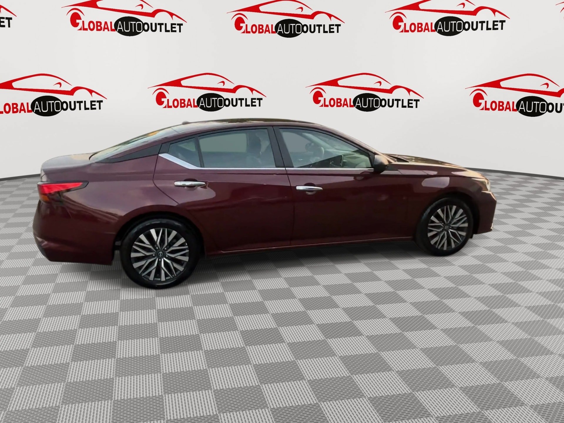 Used 2025 Nissan Altima 2.5 SV FWD image 8