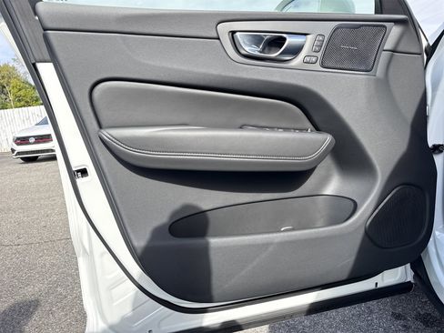 Used 2023 Volvo XC60 T8 Ultimate w/ Climate Package image 36