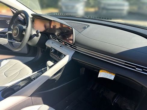 New 2025 Hyundai Elantra Limited FWD image 20