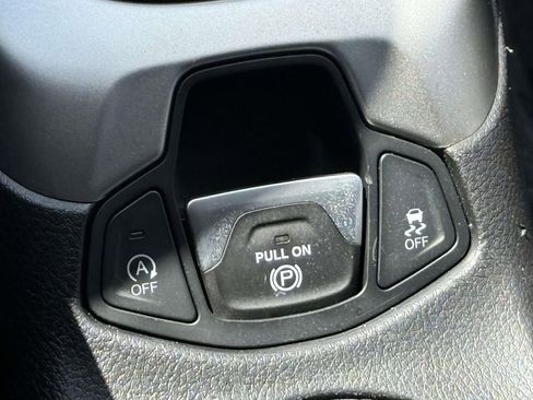 Used 2019 Jeep Compass Latitude AWD/4WD image 17