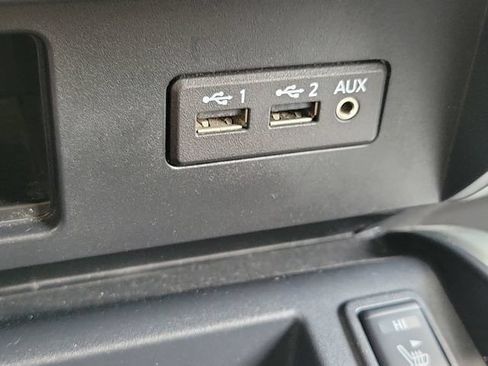 Used 2019 Nissan Titan SV w/ SV Convenience Package RWD image 19