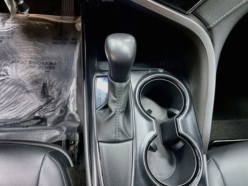 Used 2020 Toyota Camry SE w/ Carpet Mat Package FWD image 17