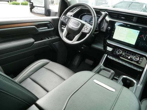 Used 2025 GMC Sierra 3500 Denali w/ Denali Reserve Package AWD/4WD image 9