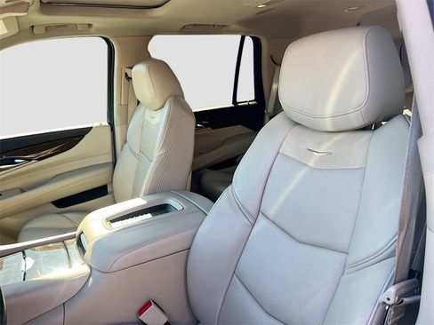 Used 2020 Cadillac Escalade Luxury image 22