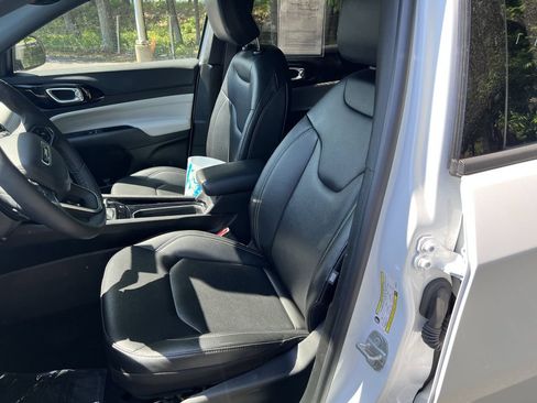 Certified 2025 Jeep Compass Limited AWD/4WD image 14