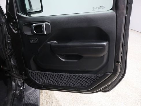 Used 2019 Jeep Wrangler Unlimited Sport image 22