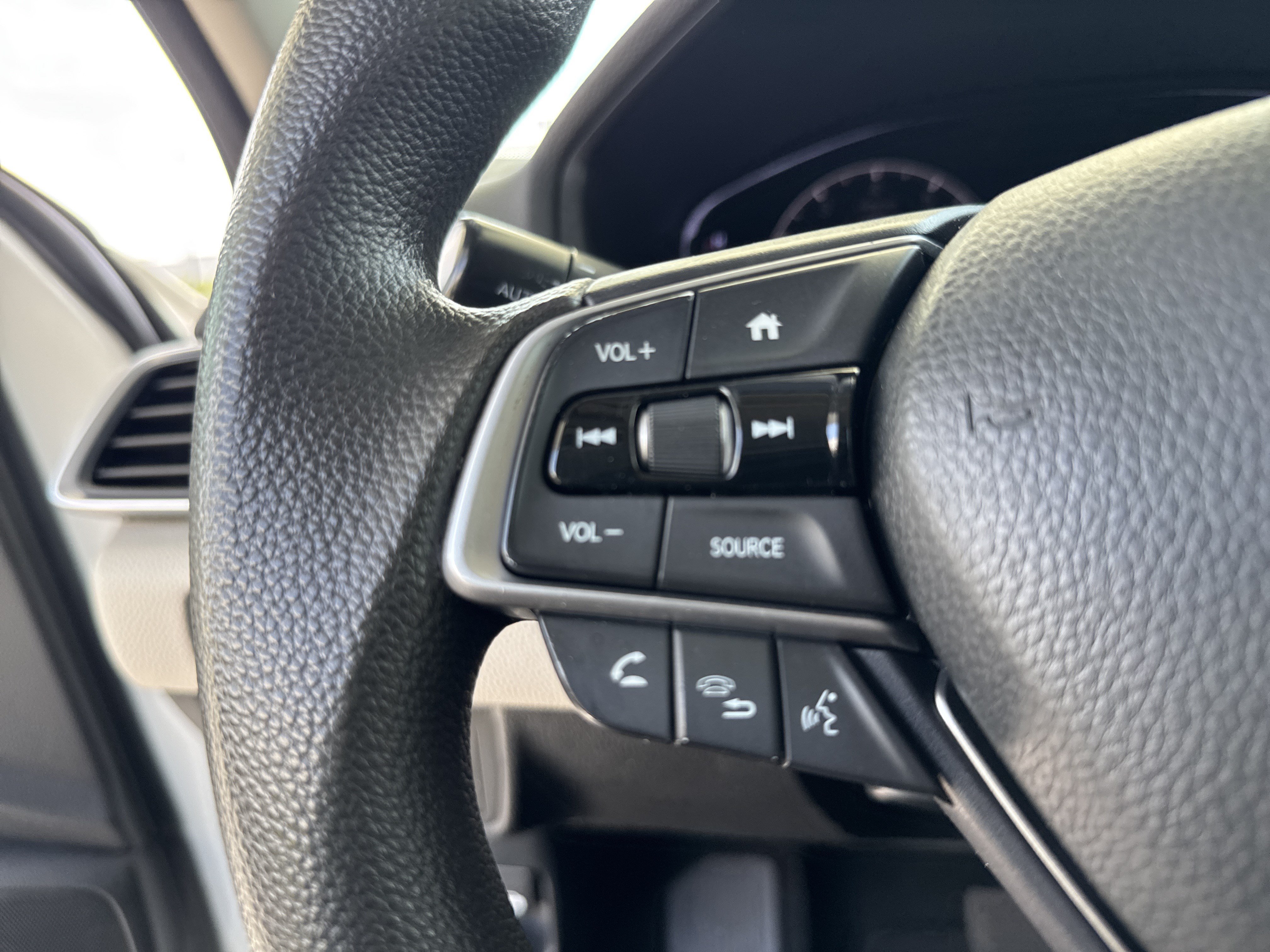 Used 2019 Honda Accord LX image 19