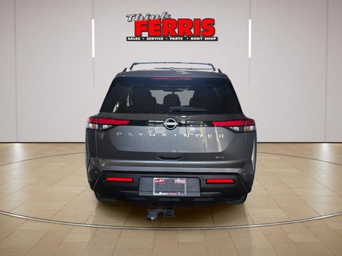 Used 2025 Nissan Pathfinder SV image 4