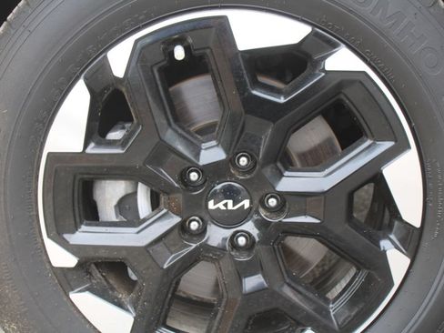 Certified 2025 Kia Sorento S FWD image 17