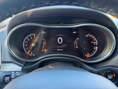 Used 2020 Jeep Grand Cherokee Altitude image 17