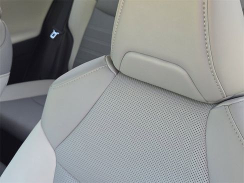 Used 2023 Toyota RAV4 Limited image 16