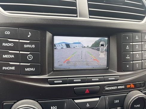 Used 2017 Ford Explorer XLT image 21