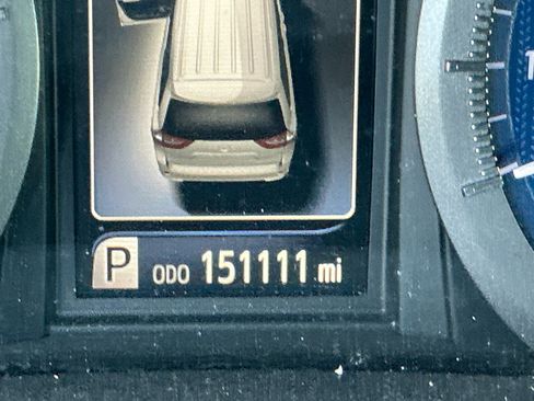 Used 2018 Toyota Sienna LE w/ Carpet Mat Package FWD image 11