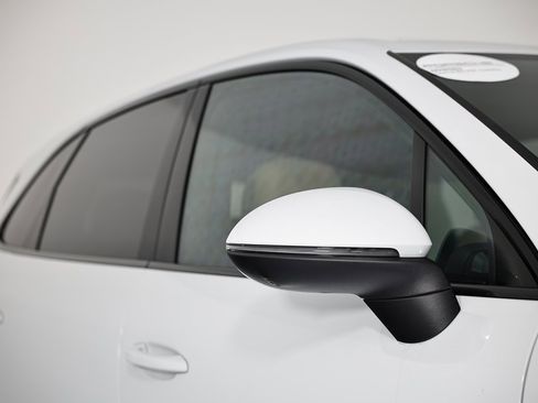 Certified 2025 Porsche Cayenne w/ Premium Package Plus image 16