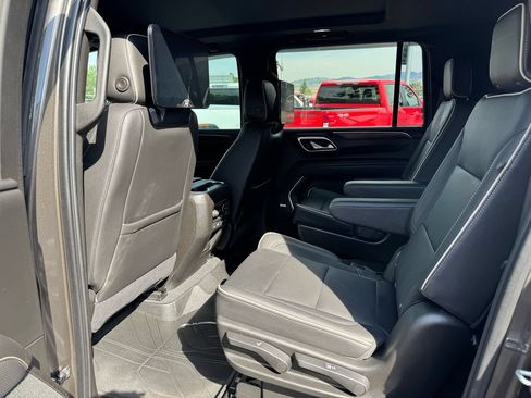 Used 2021 Chevrolet Suburban Premier w/ Premium Package AWD/4WD image 9
