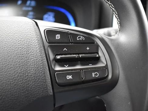 Used 2025 Hyundai Venue Limited FWD image 23