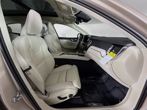 New 2026 Volvo XC60 T8 Ultra w/ Protection Package Premier image 28